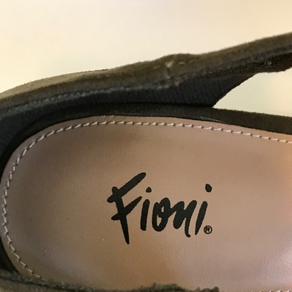 FIONI Clothing Green Kitten Heels with Crisscross Straps - Picture 14 of 16